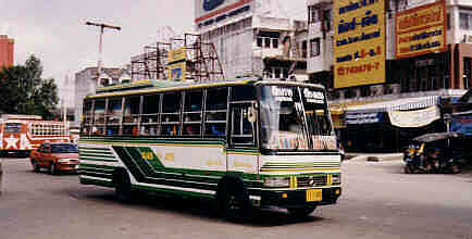 Bus nach Chiang Saen verl&auml;sst Chiang Rai (14.8 K)